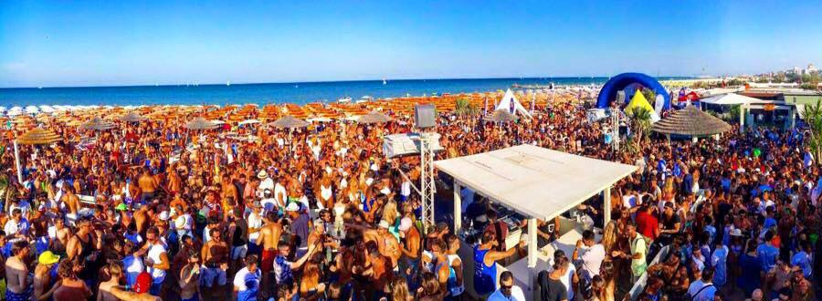 Papeete Beach Milano Marittima, la domenica con spiaggia, musica e cena