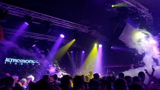 Discoteca Altromondo Rimini, mercoledì con musica e schiuma party