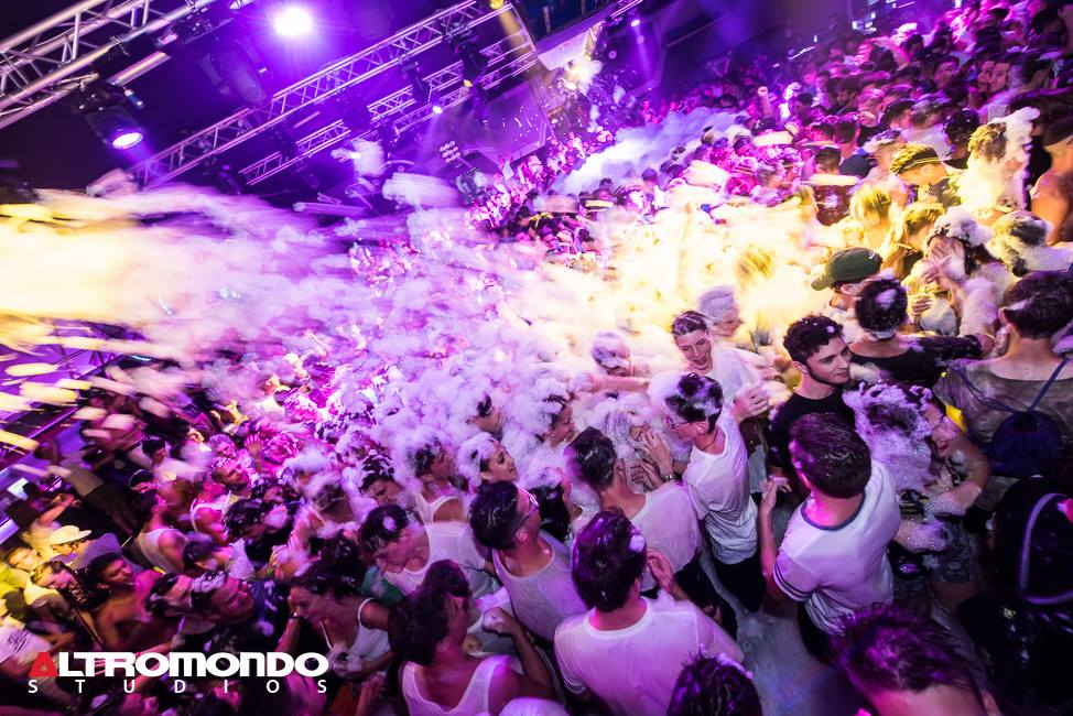 Schiuma Party per il mercoledì della discoteca Altromondo di Rimini