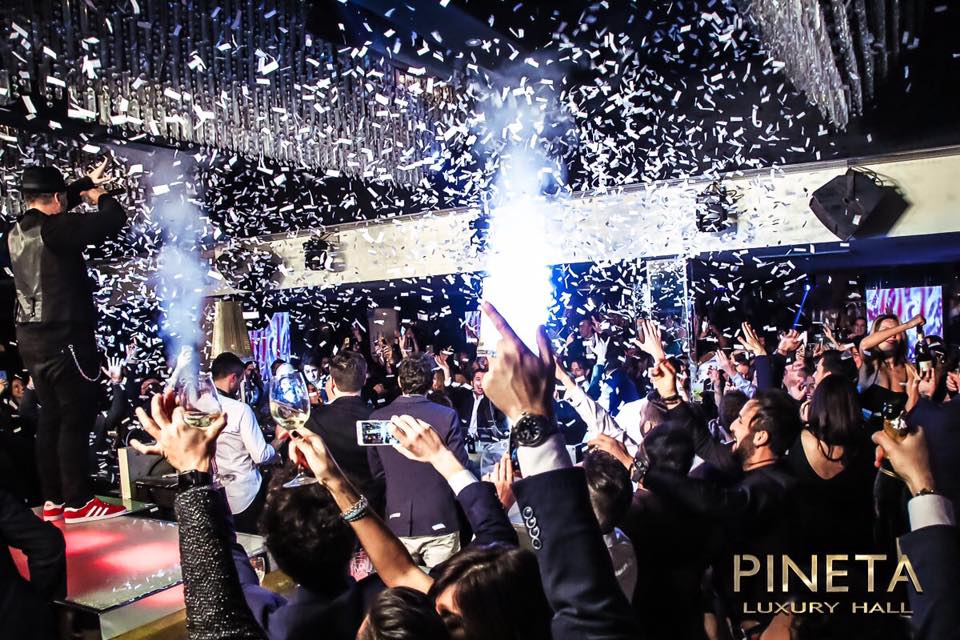 Pineta Milano Marittima, inaugurazione sabato notte con Fabri Fibra