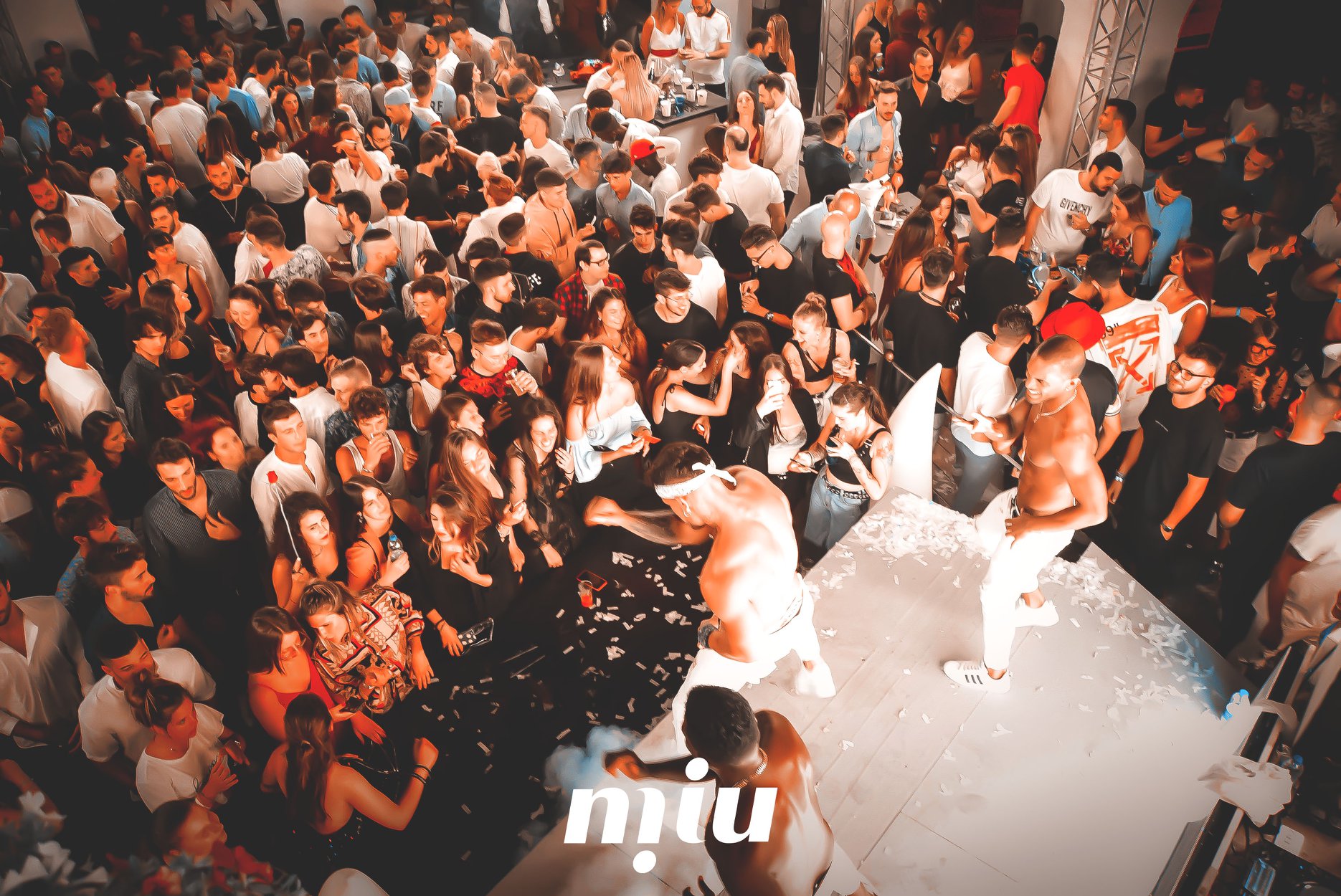 Miu J'Adore, la domenica Happy Circus con house history, revival e latino