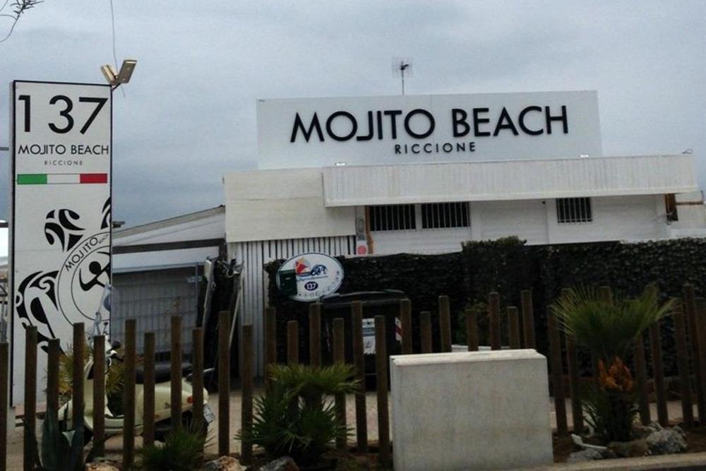 Mojito Beach Club Riccione, il sabato pre Ferragosto in spiaggia