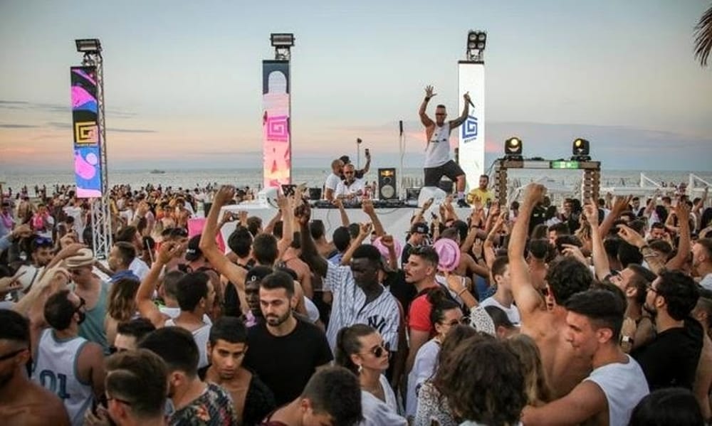 Ultimo di tre beach party per il compleanno Samsara Riccione