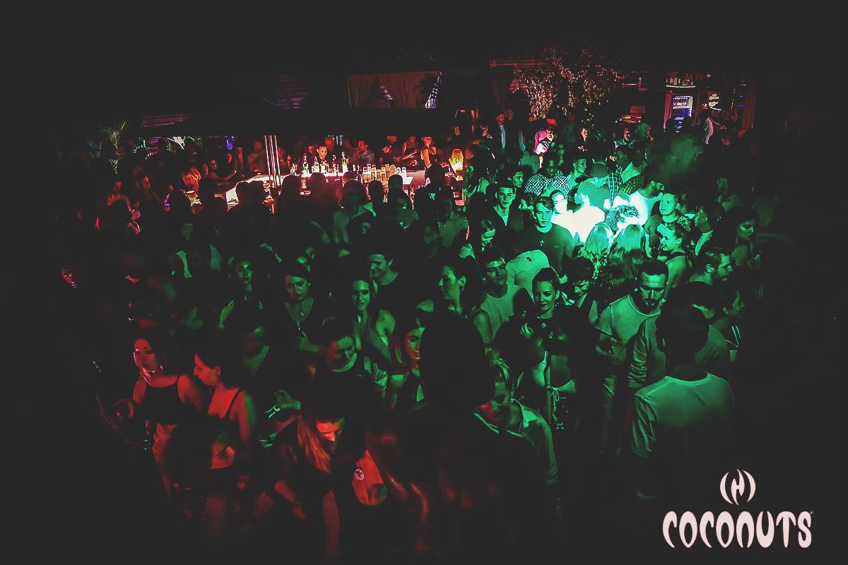 Pista commerciale + latina e reggaeton per la discoteca Coconuts di Rimini