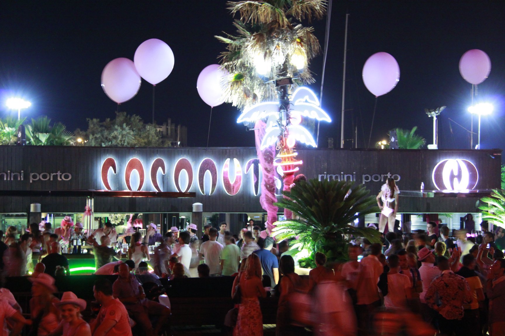 Coconuts discoteca, la magica movida di Rimini