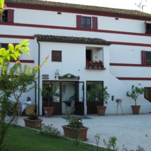 Prosegue la zona gialla al ristorante La Cipolla D'Oro di Porto Potenza