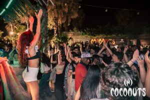 La calda Estate nella Riviera Romagnola alla Discoteca Coconuts di Rimini