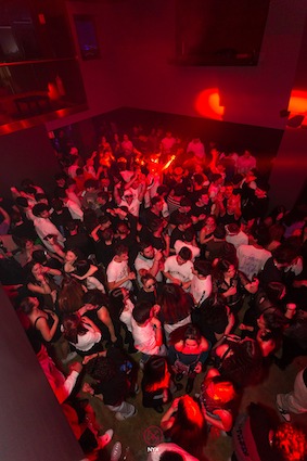 Una stupenda festa in bianco alla Discoteca Nyx di Ancona