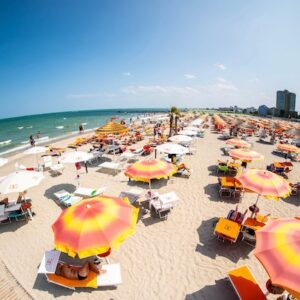 Prefestivo della Repubblica al Papeete beach Milano Marittima